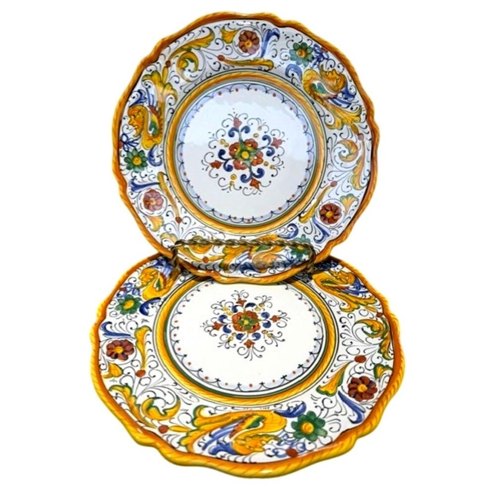 Pair Maioliche Deruta Italy Hand Painted Raffaellesco Majolica 10" Dragon Plates